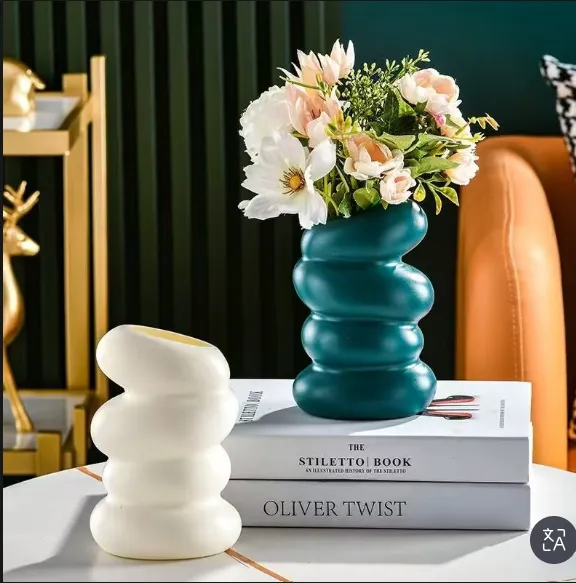 Vase V10 Spiral